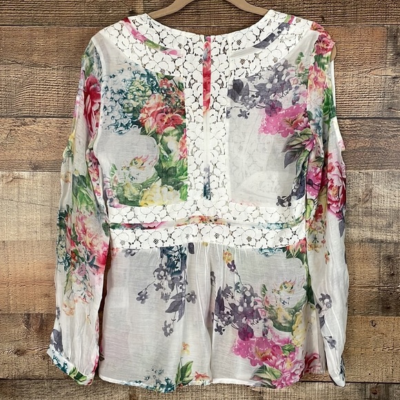 Cyrena white floral lace cold shoulder top Size Small - Picture 8 of 10